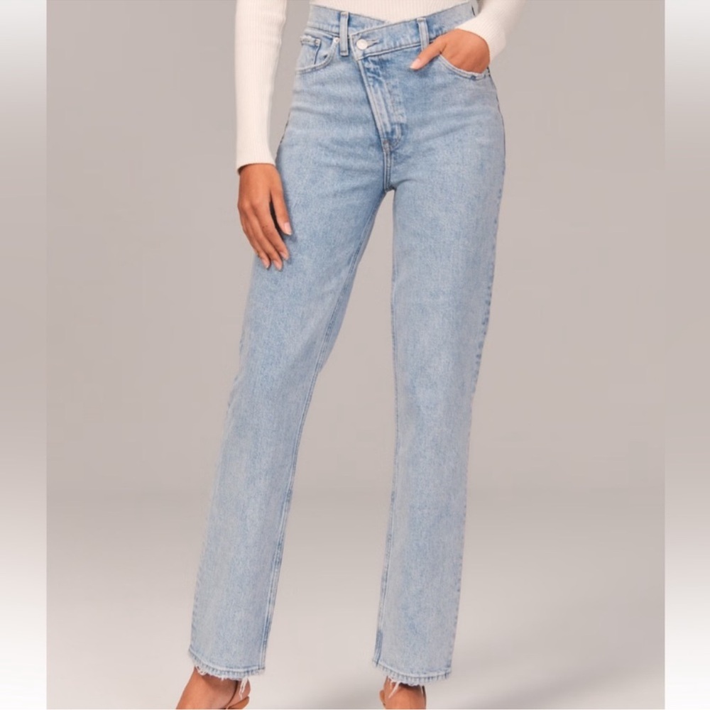 Abercrombie & Fitch Curve Love ‘90s Straight Ultra High Rise Jeans Size 26